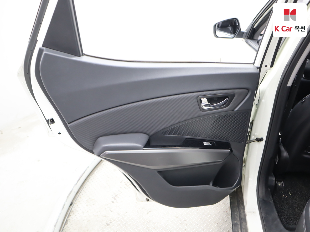 KG Mobility Tivoli 2017 - Image 23