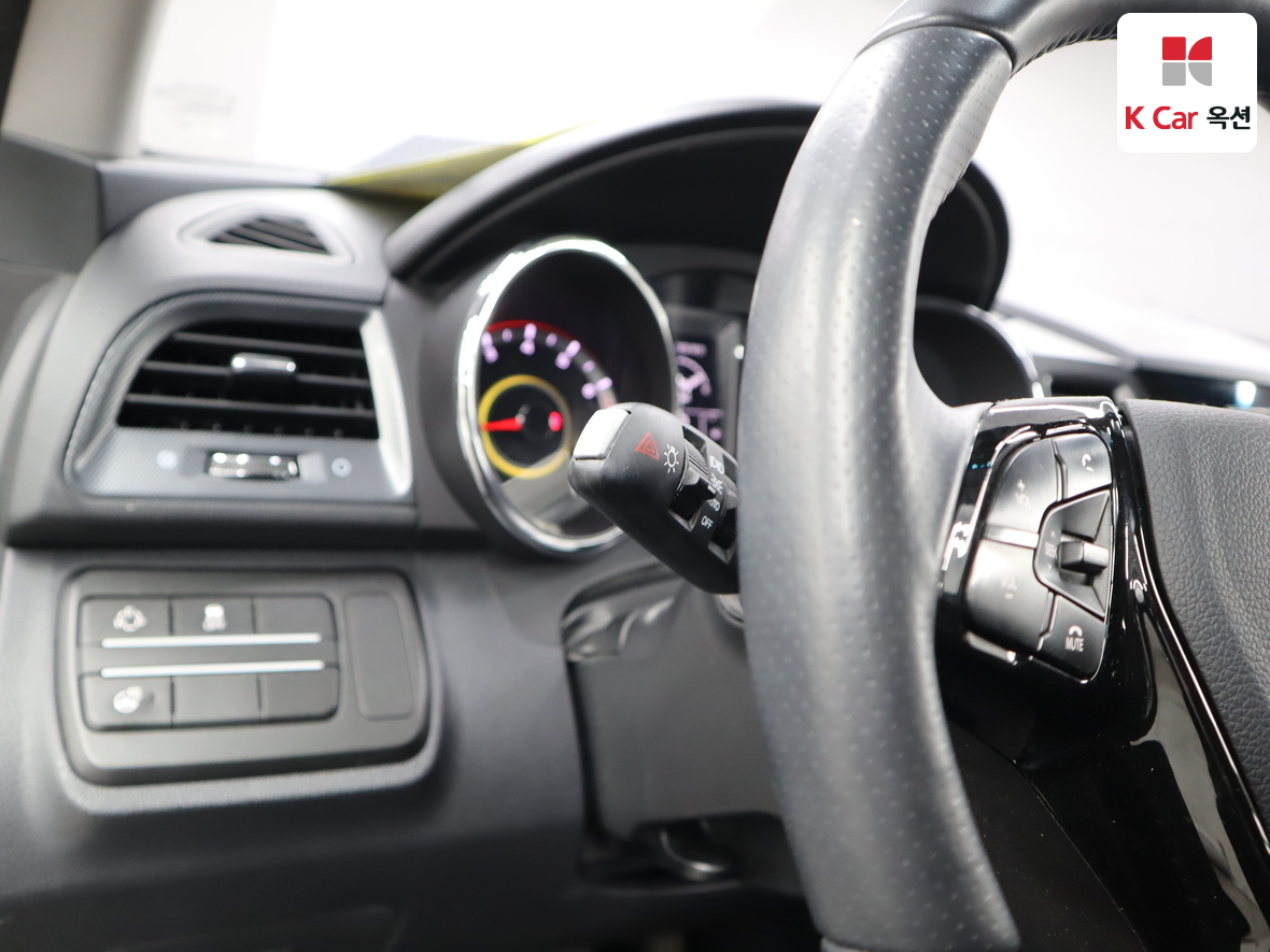 KG Mobility Tivoli 2017 - Image 9