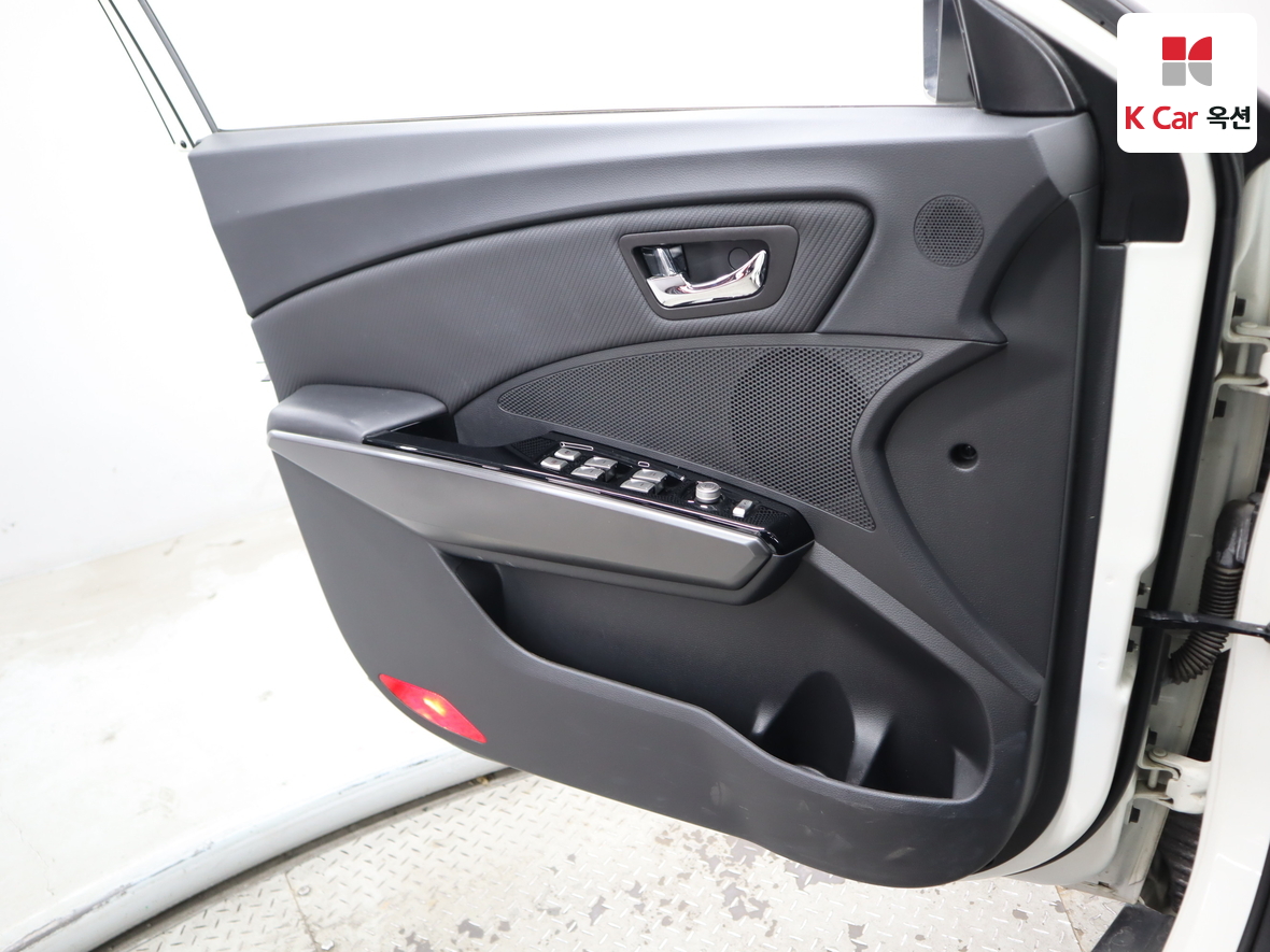 KG Mobility Tivoli 2017 - Image 8