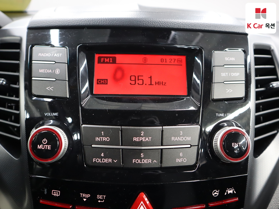 KG Mobility Tivoli 2017 - Image 14