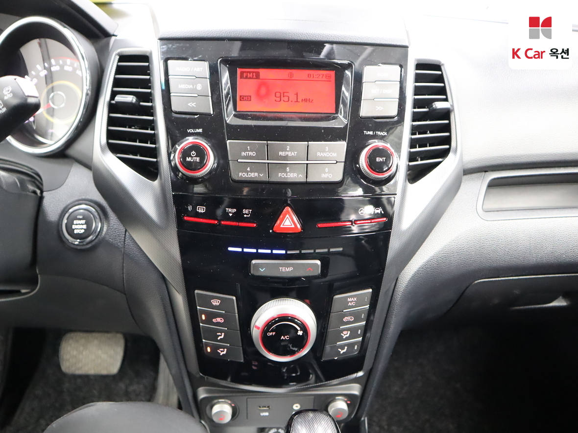 KG Mobility Tivoli 2017 - Image 6