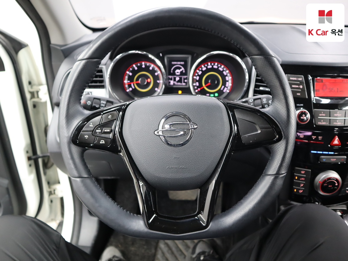 KG Mobility Tivoli 2017 - Image 10