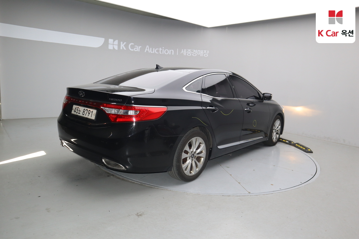 Hyundai AZERA 2011 - Image 2