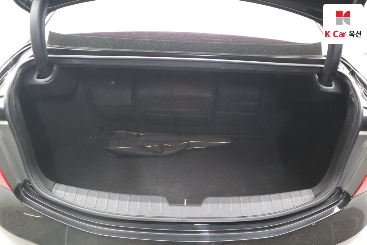 Hyundai AZERA 2011 - Image 24