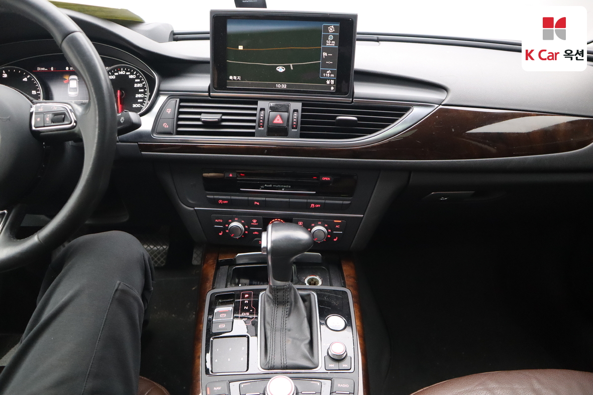Audi A6 - 6