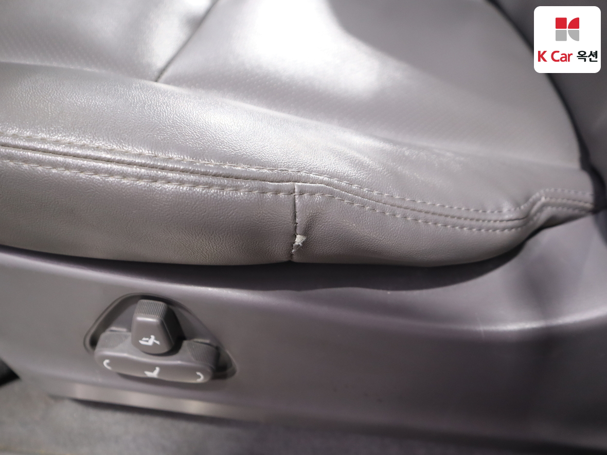 KG Mobility Korando Turismo 2014 - Image 23