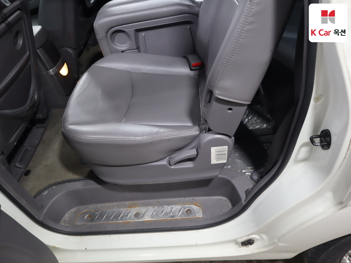 KG Mobility Korando Turismo 2014 - Image 27