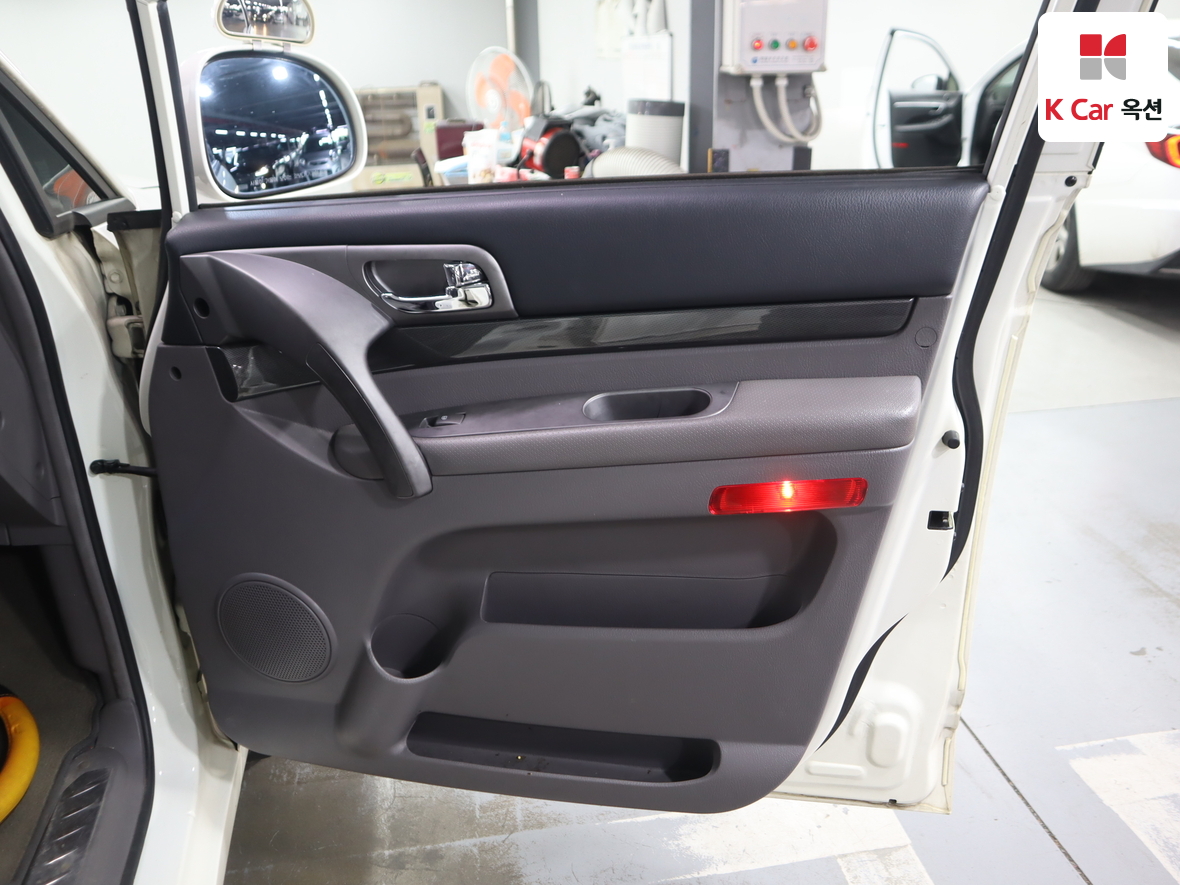 KG Mobility Korando Turismo 2014 - Image 33