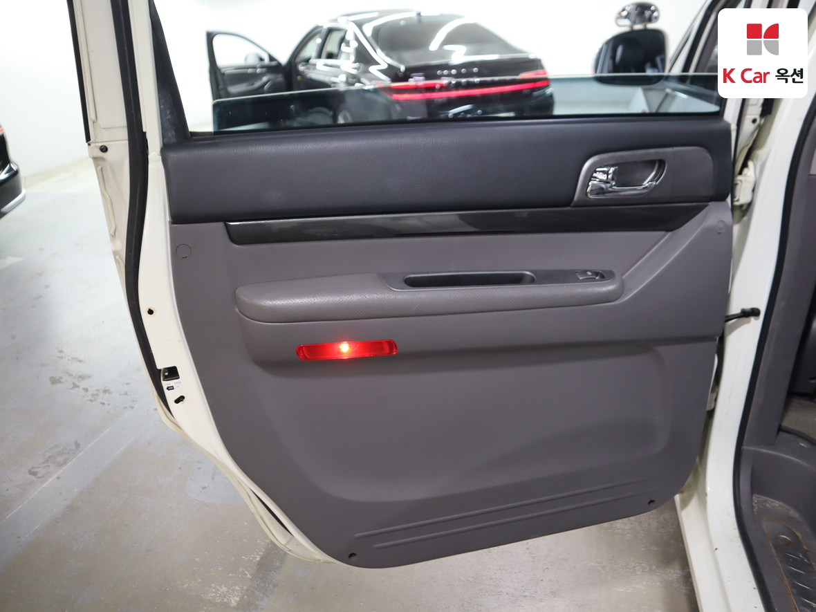 KG Mobility Korando Turismo 2014 - Image 26