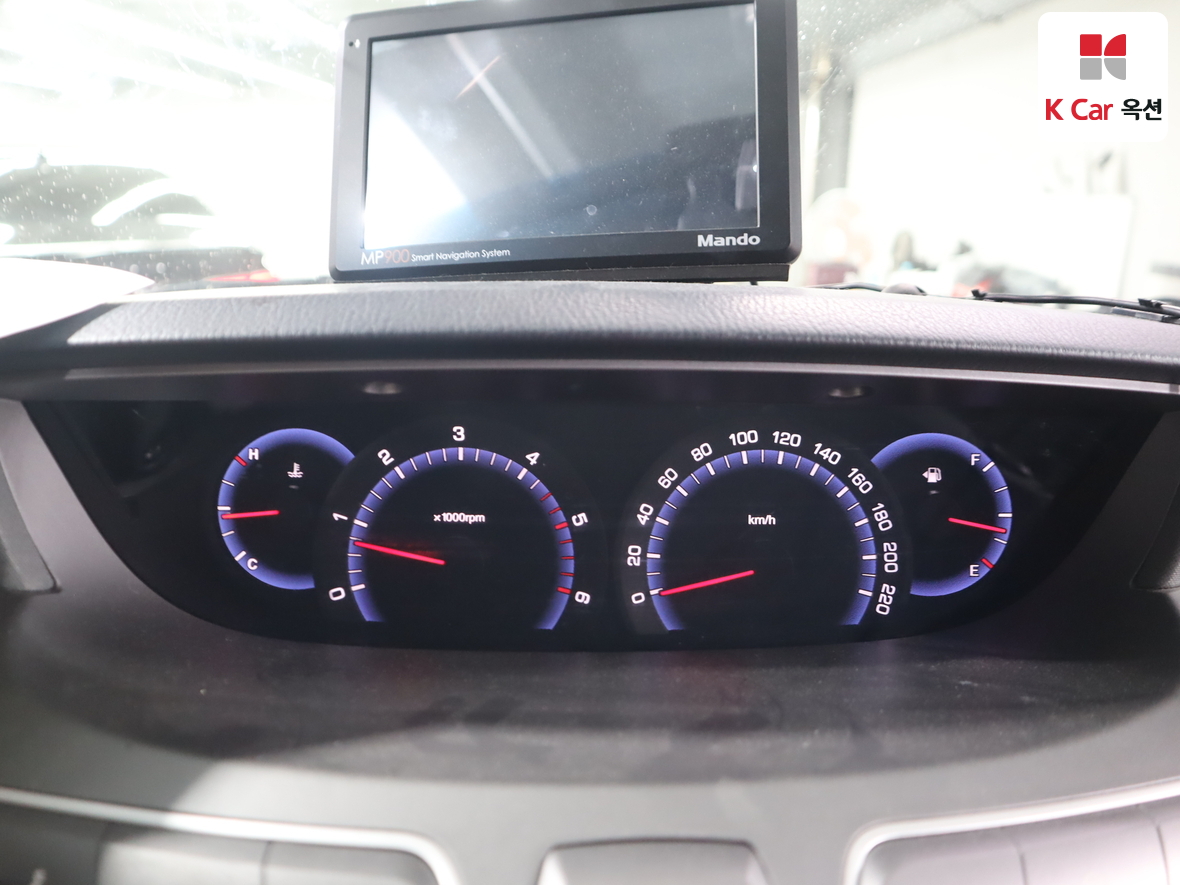 KG Mobility Korando Turismo 2014 - Image 15