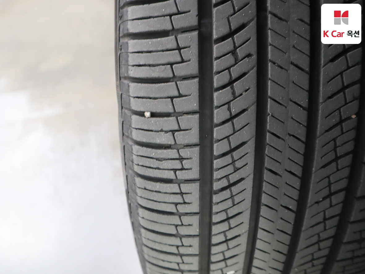 KG Mobility Korando Turismo 2014 - Image 36