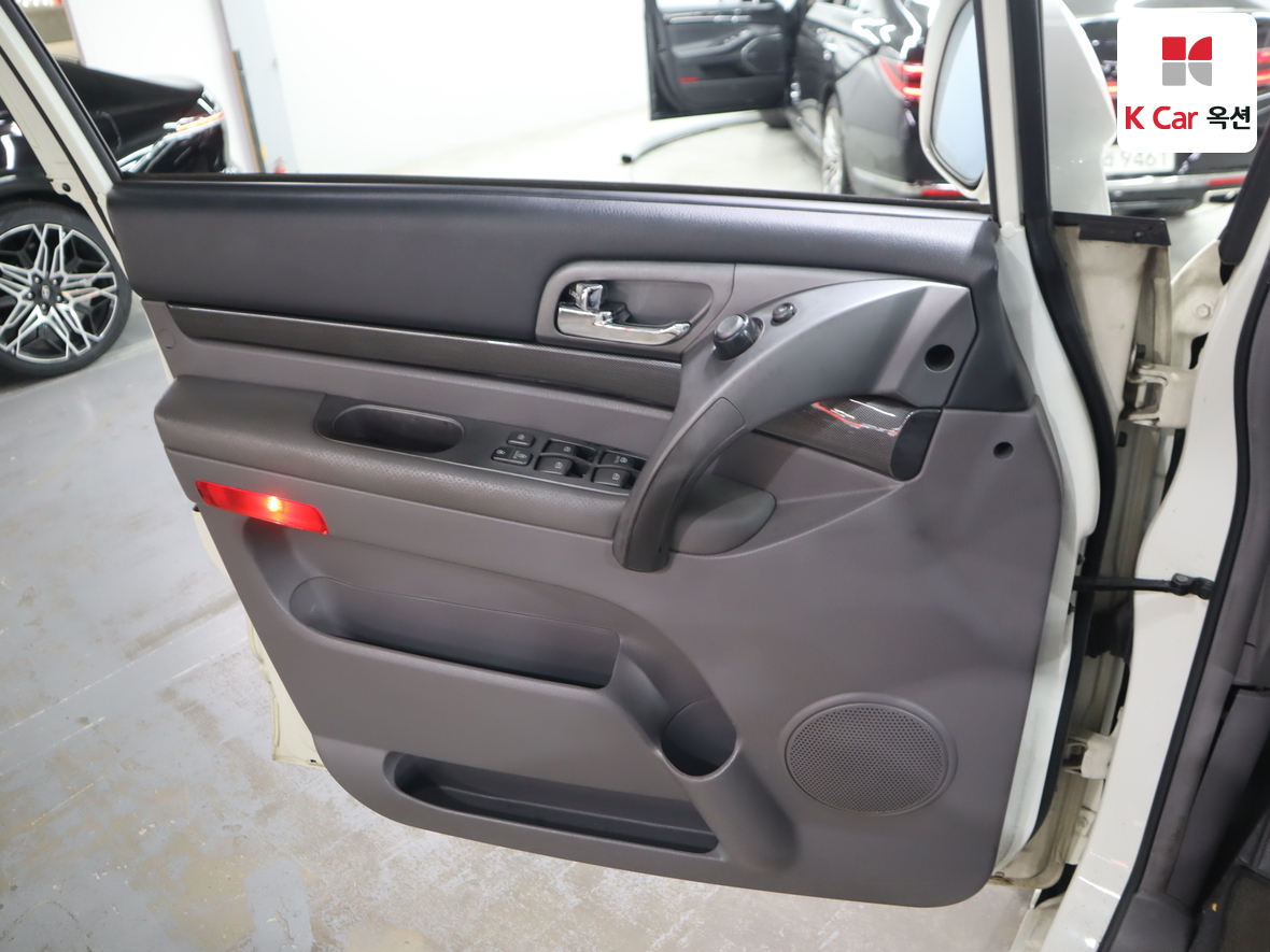 KG Mobility Korando Turismo 2014 - Image 8