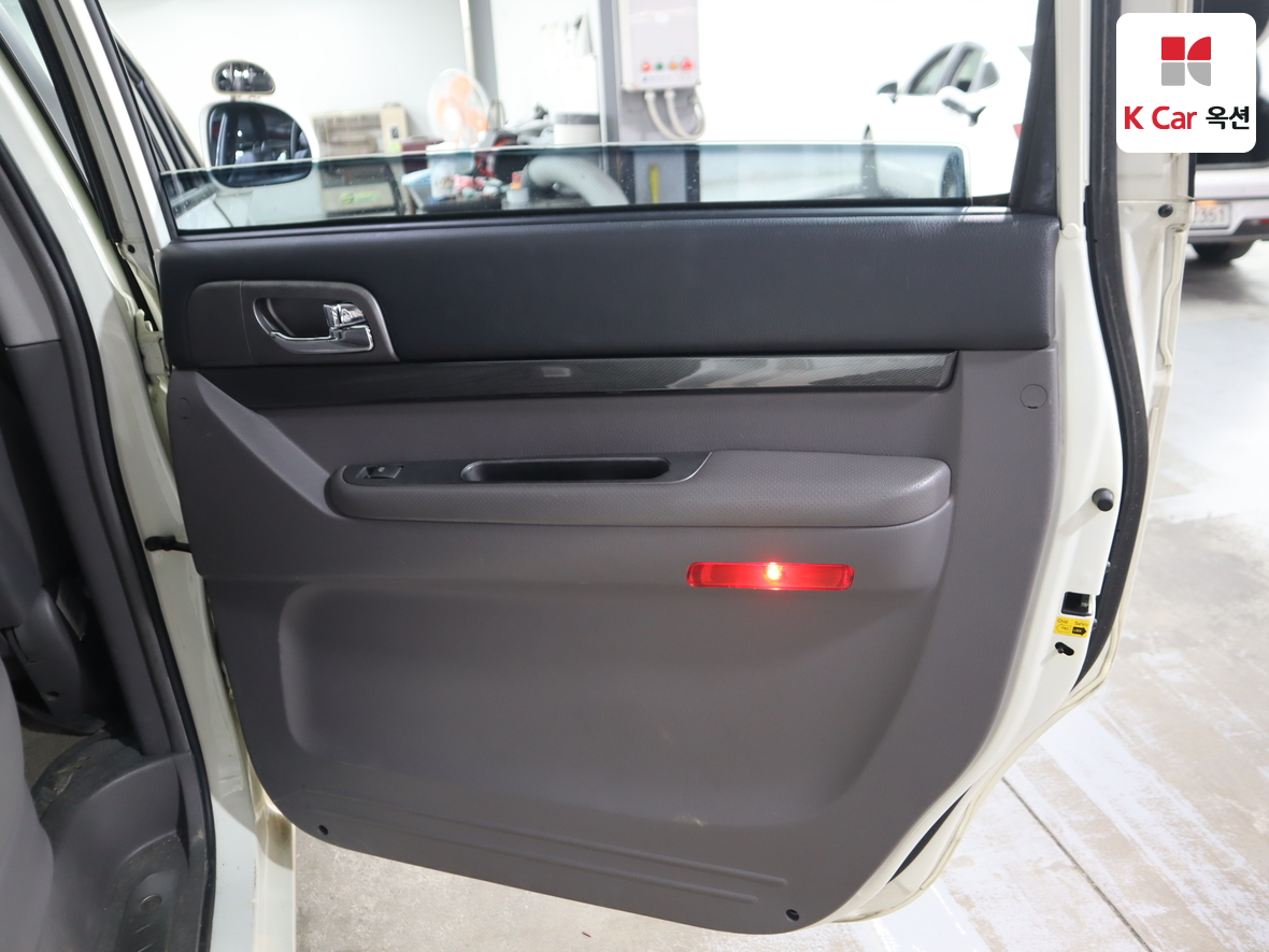 KG Mobility Korando Turismo 2014 - Image 31