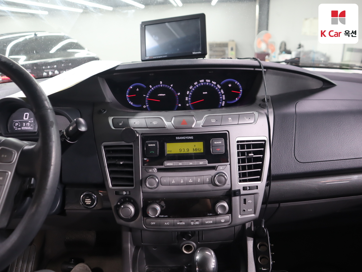 KG Mobility Korando Turismo 2014 - Image 6