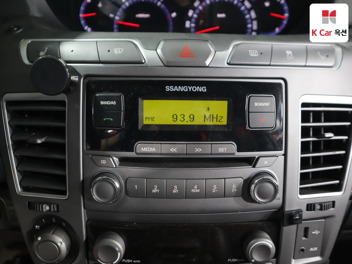 KG Mobility Korando Turismo 2014 - Image 17