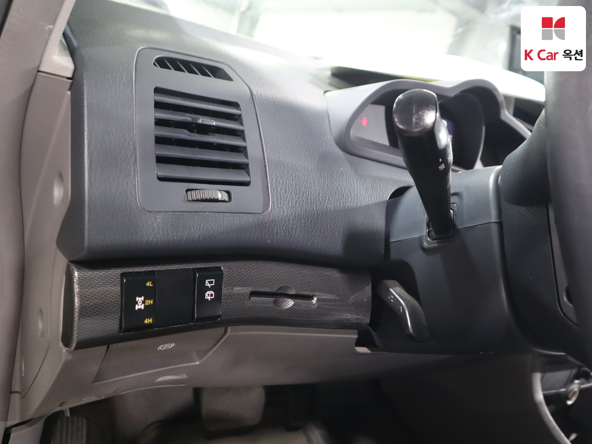 KG Mobility Korando Turismo 2014 - Image 9