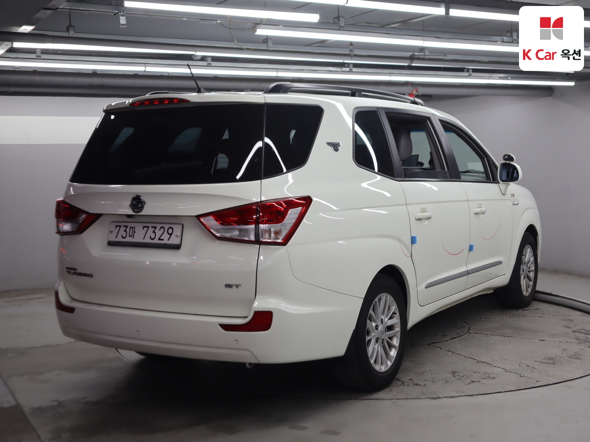 KG Mobility Korando Turismo 2014 - Image 2