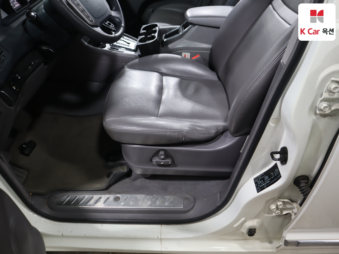 KG Mobility Korando Turismo 2014 - Image 21