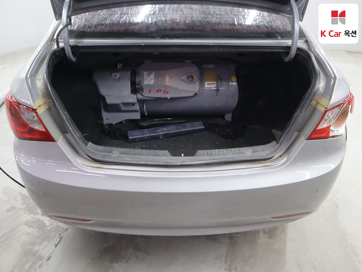 Hyundai Sonata 2010 - Image 26