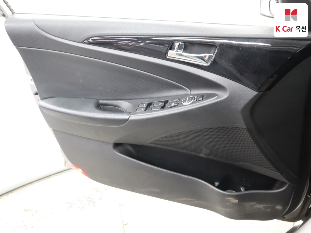 Hyundai Sonata 2010 - Image 8