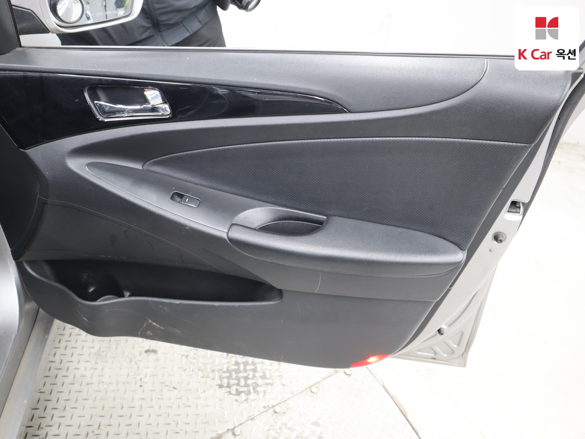 Hyundai Sonata 2010 - Image 29