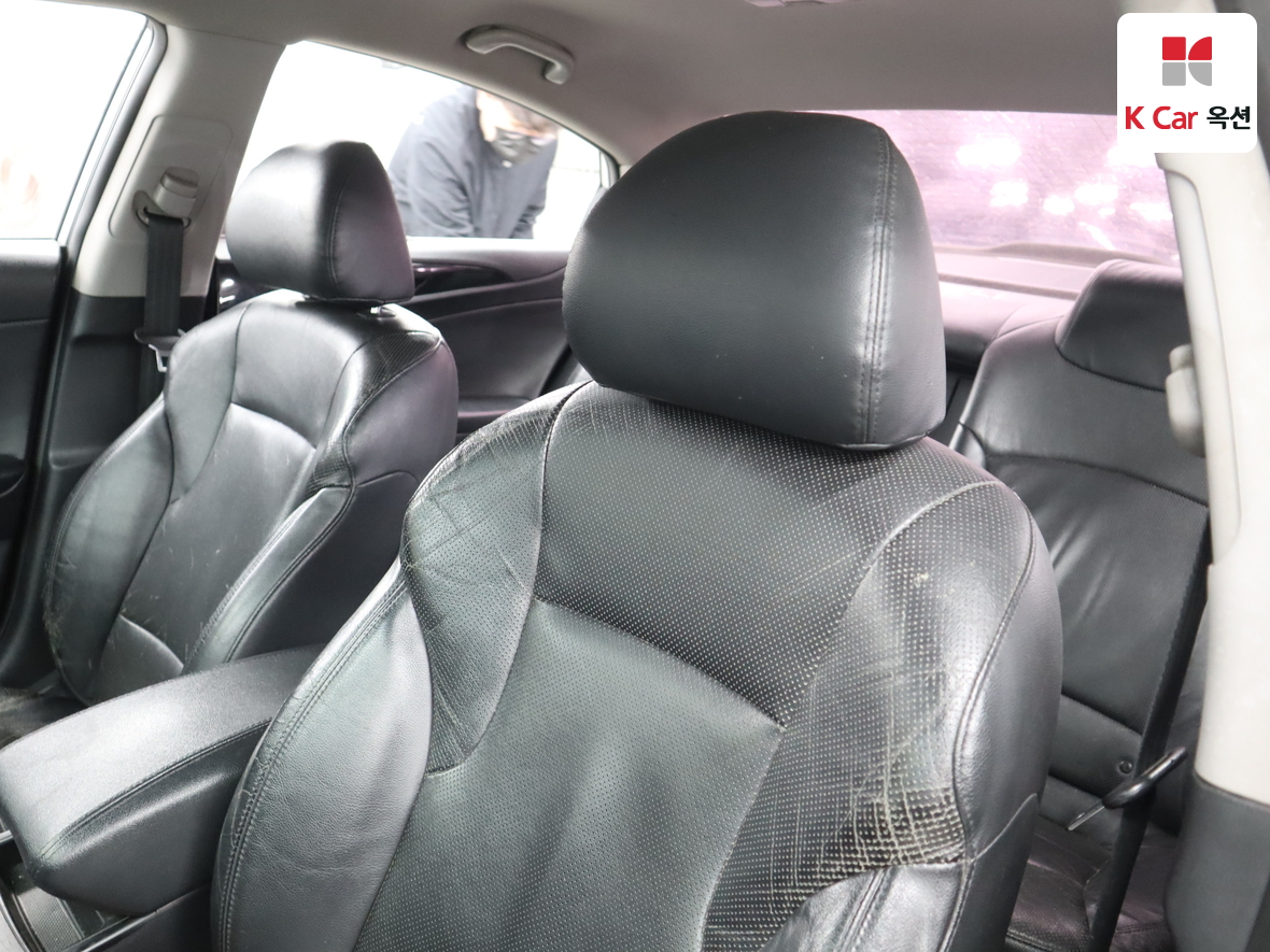 Hyundai Sonata 2010 - Image 19