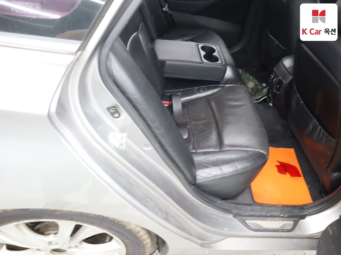 Hyundai Sonata 2010 - Image 28