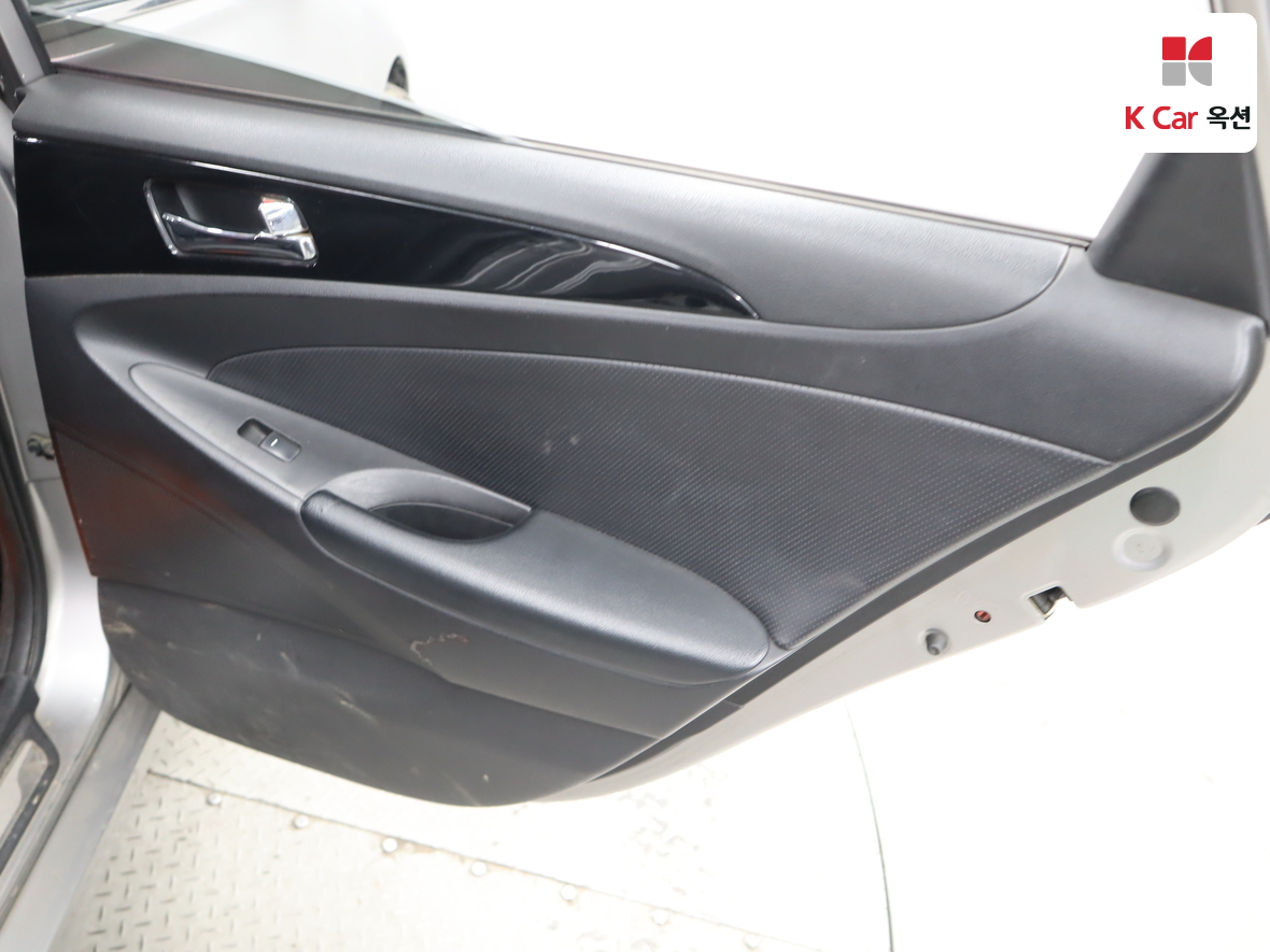 Hyundai Sonata 2010 - Image 27