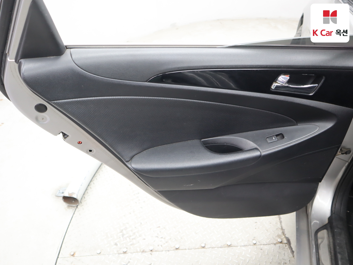 Hyundai Sonata 2010 - Image 23