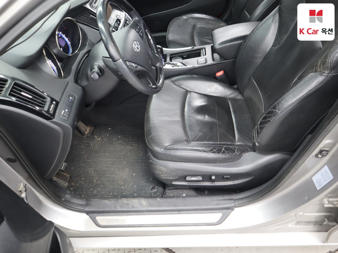 Hyundai Sonata 2010 - Image 18