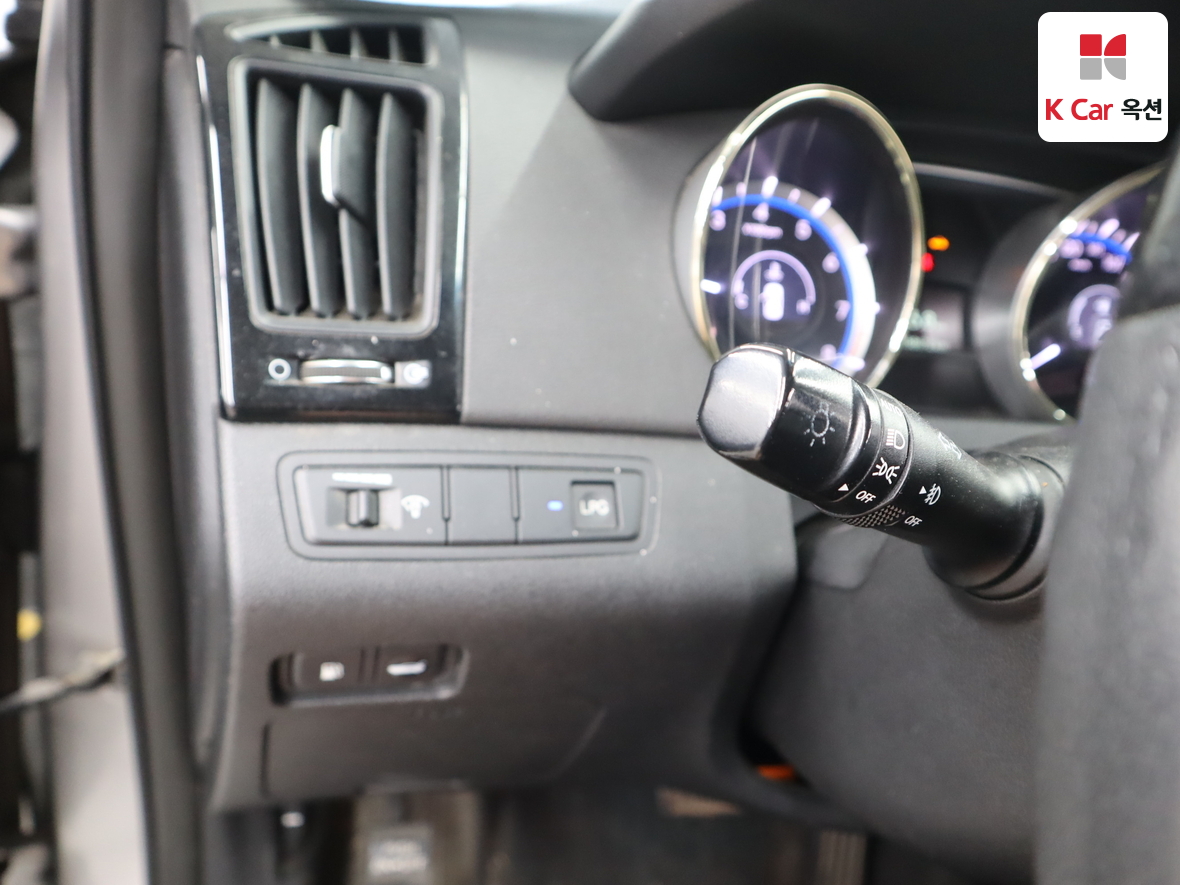 Hyundai Sonata 2010 - Image 9