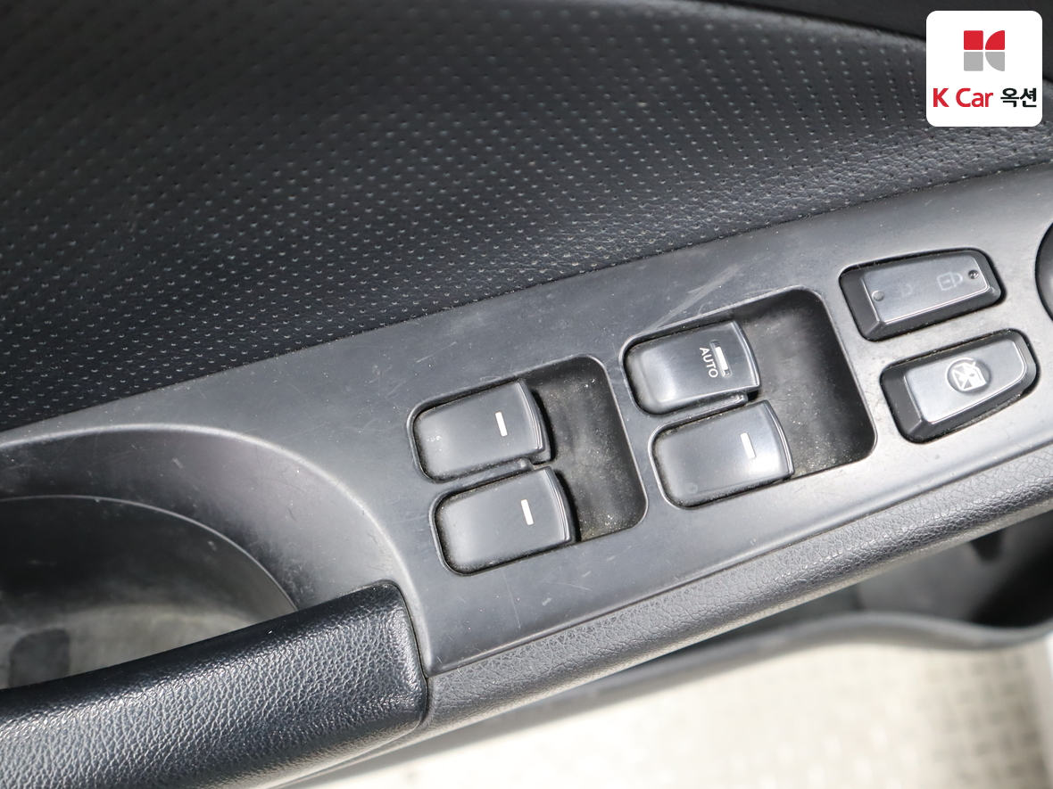 Hyundai Sonata 2010 - Image 21