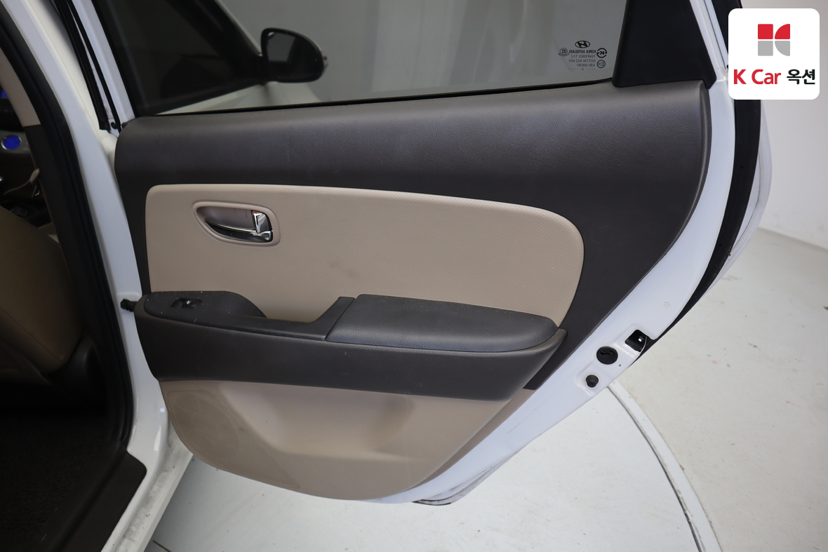 Hyundai Elantra 2010 - Image 25