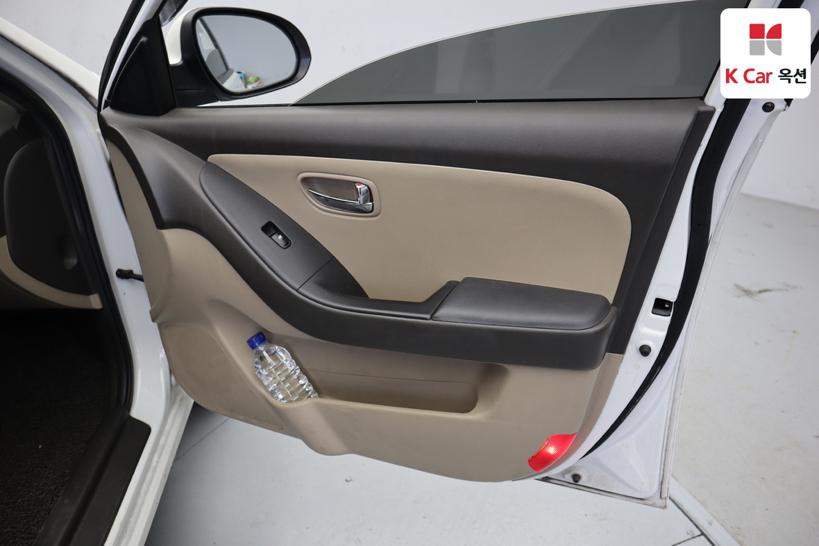 Hyundai Elantra 2010 - Image 27