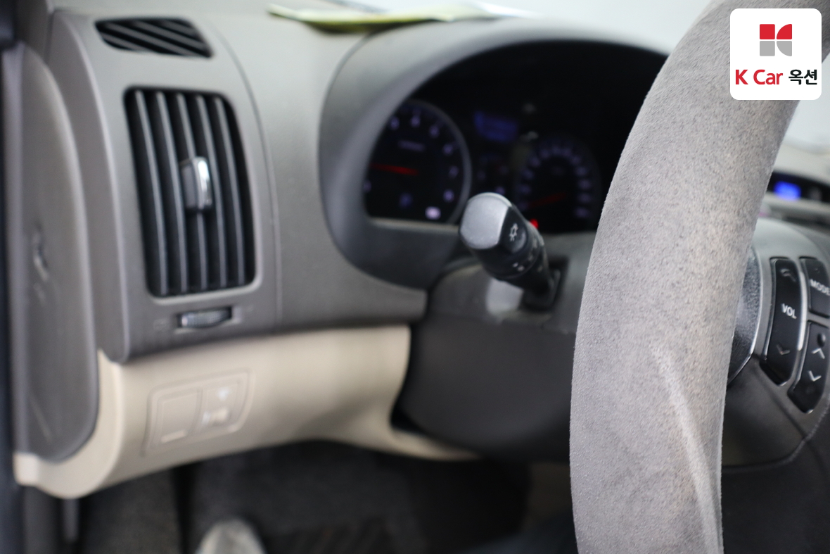 Hyundai Elantra 2010 - Image 9