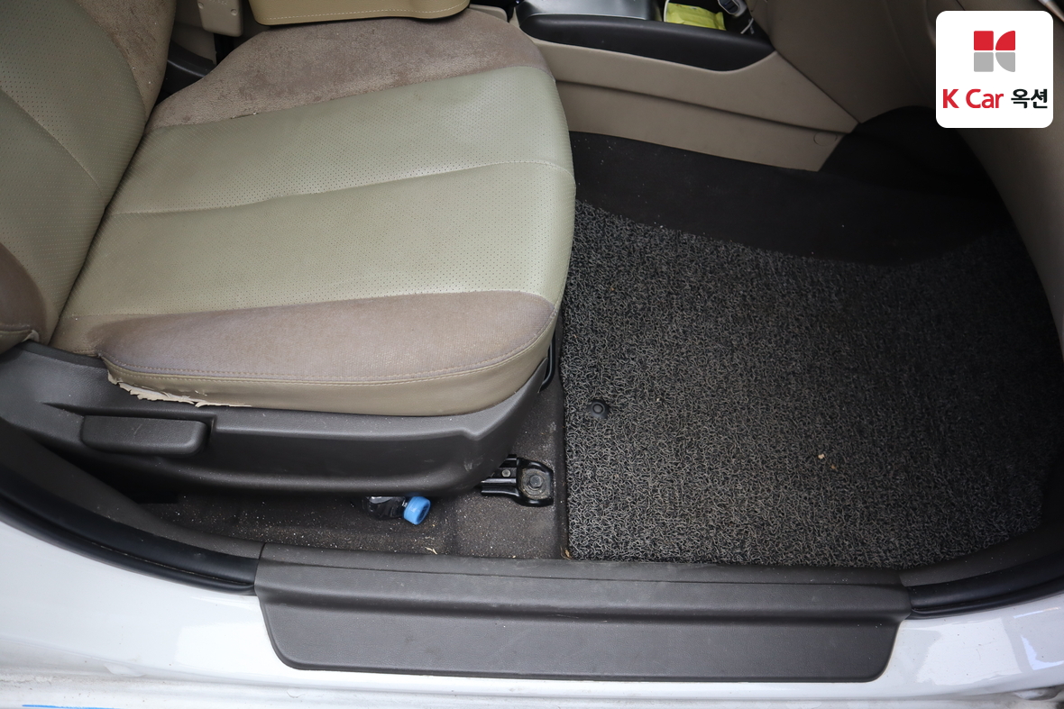 Hyundai Elantra 2010 - Image 28