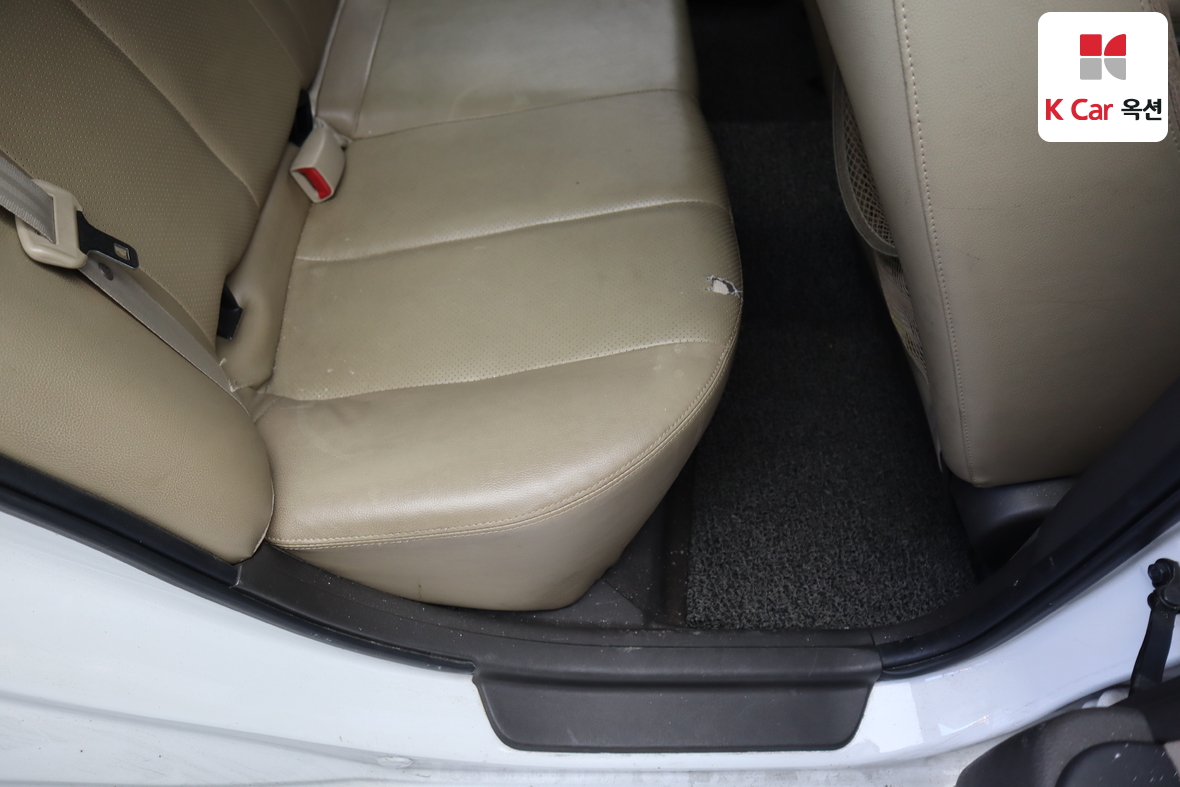 Hyundai Elantra 2010 - Image 26