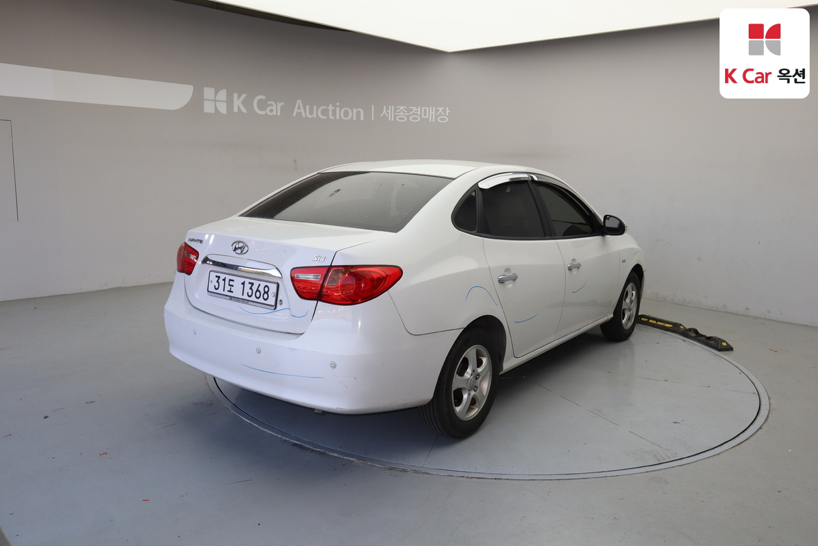 Hyundai Elantra 2010 - Image 2