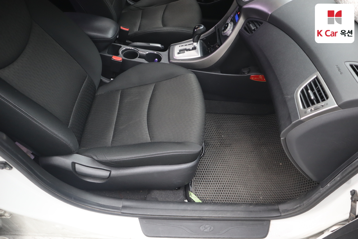 هيونداي إلانترا 2011 - صورة 28