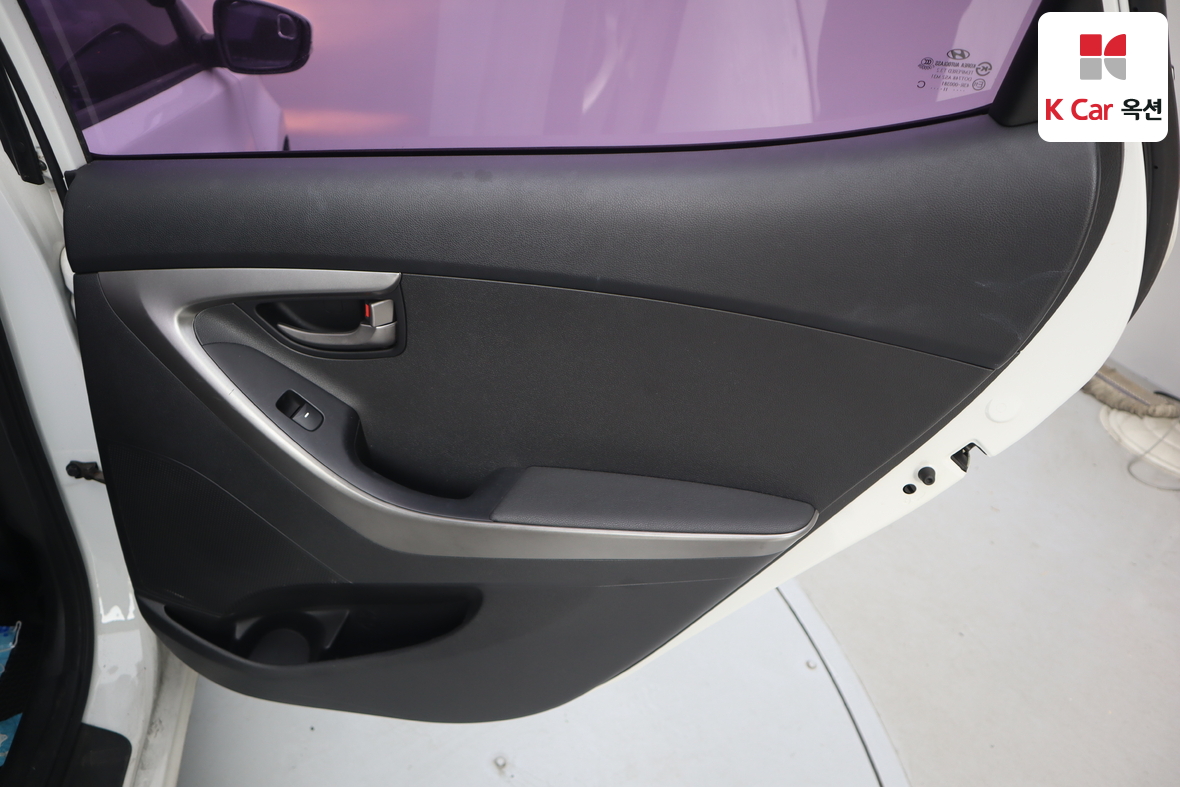 هيونداي إلانترا 2011 - صورة 25