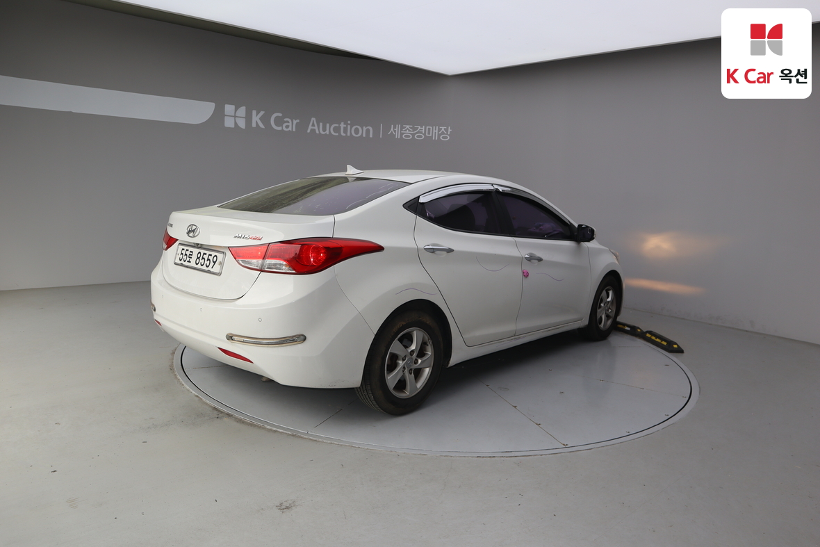 هيونداي إلانترا 2011 - صورة 2