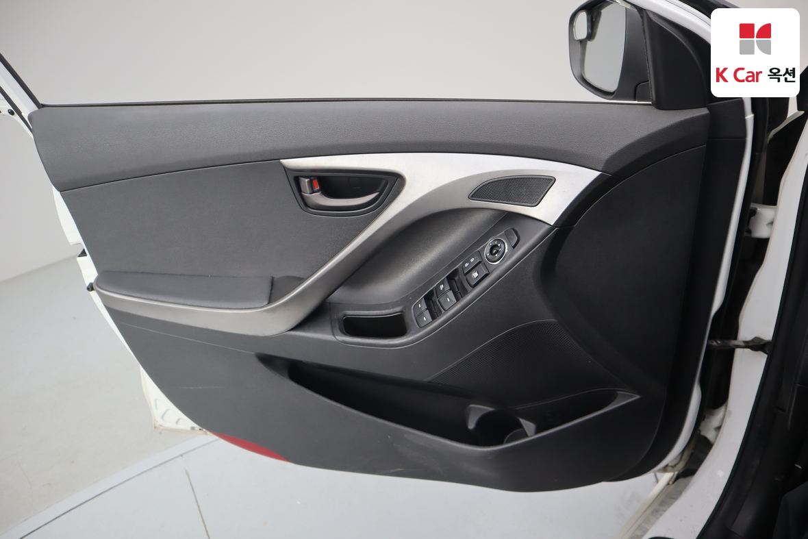 هيونداي إلانترا 2011 - صورة 8