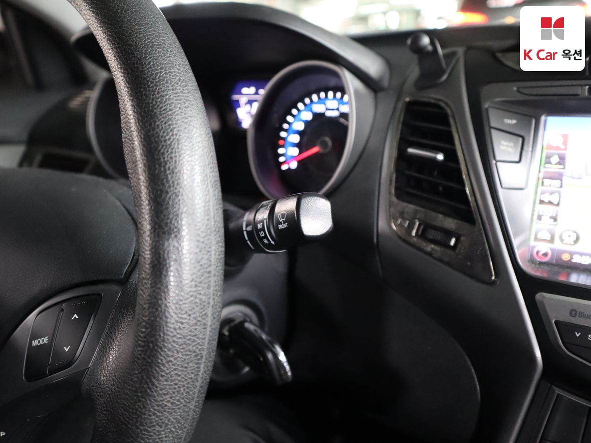 Hyundai Elantra 2015 - Image 11