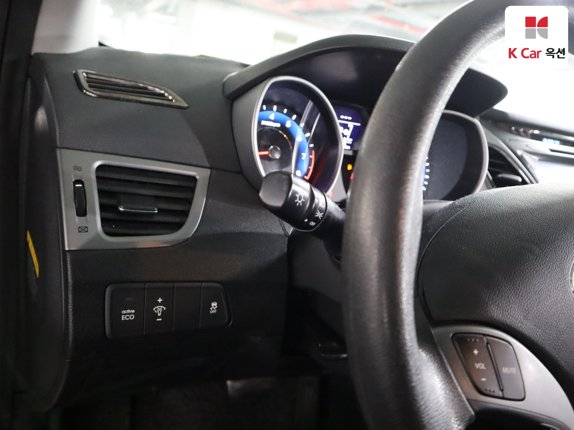 Hyundai Elantra 2015 - Image 9