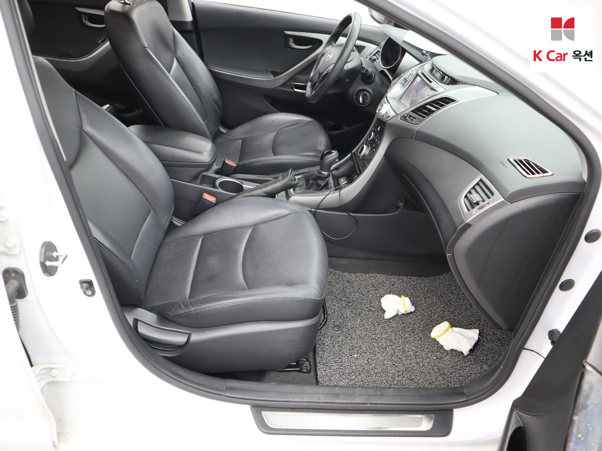 Hyundai Elantra 2015 - Image 29