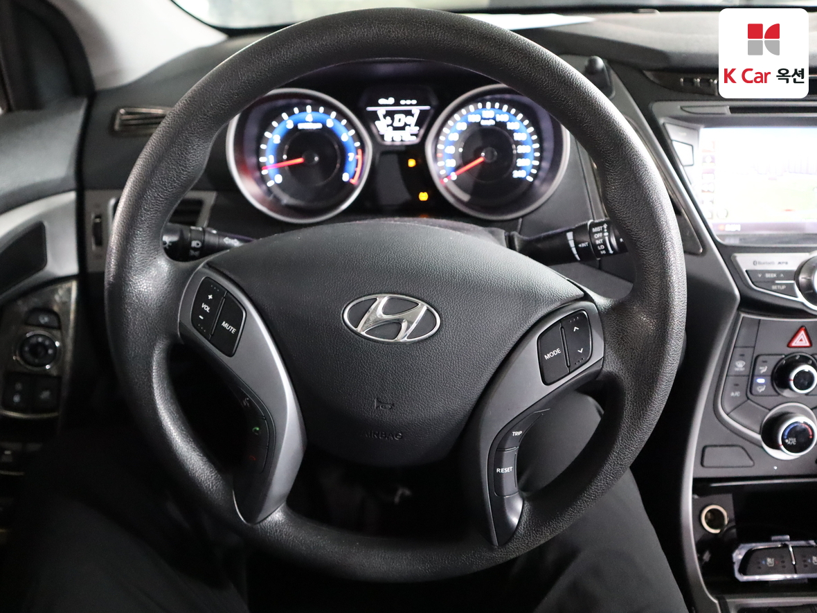 Hyundai Elantra 2015 - Image 10
