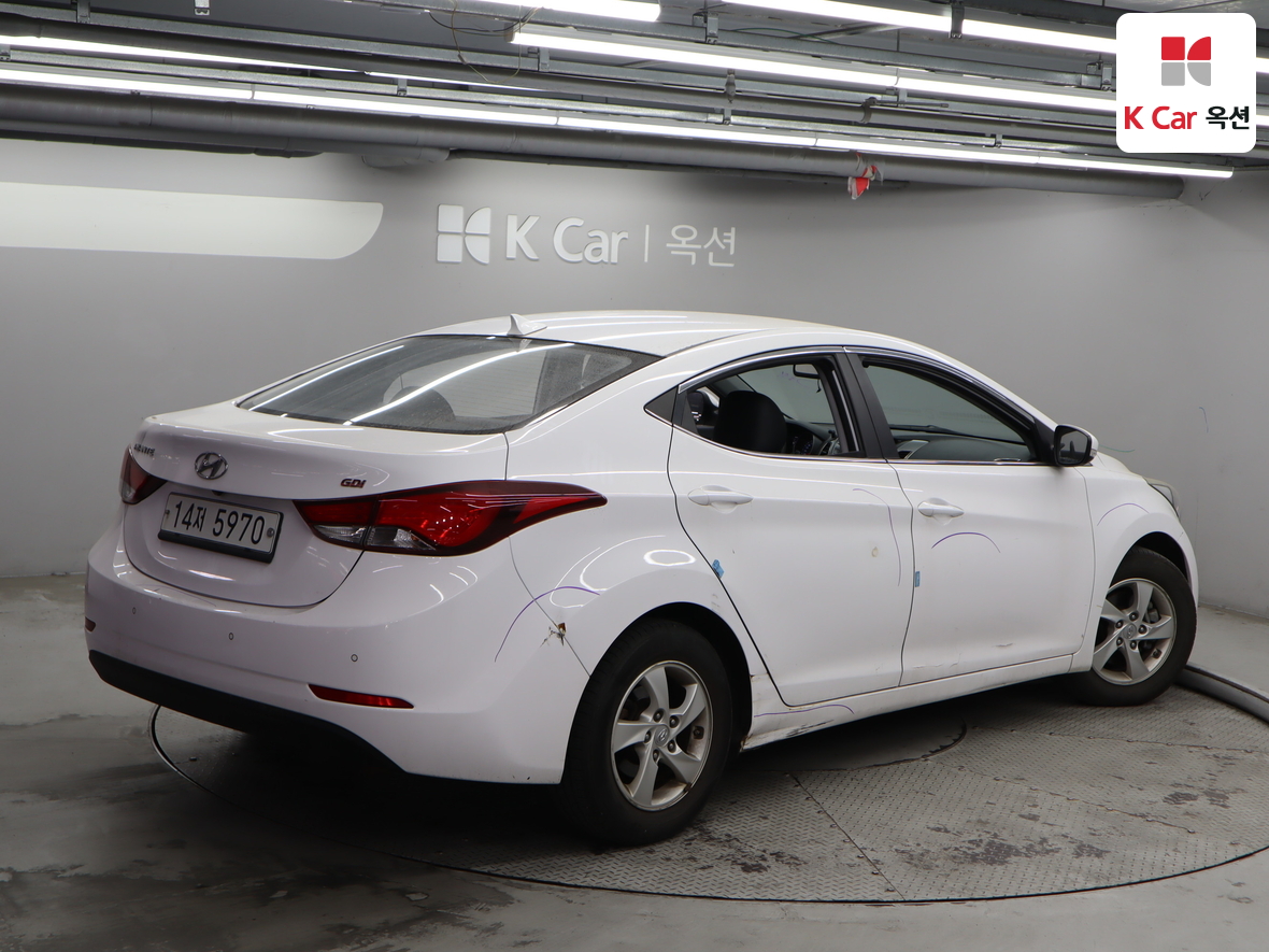 Hyundai Elantra 2015 - Image 2
