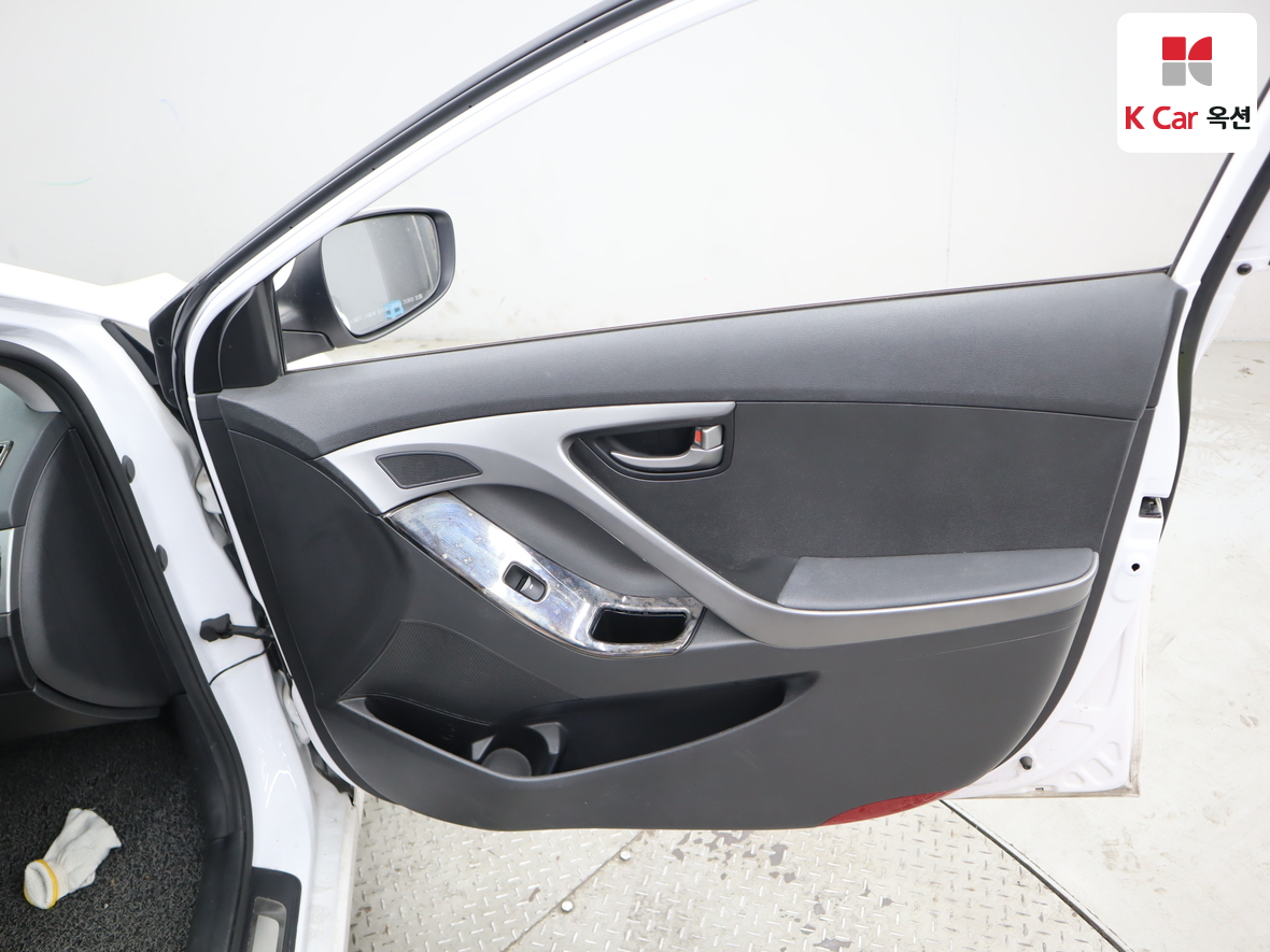 Hyundai Elantra 2015 - Image 28