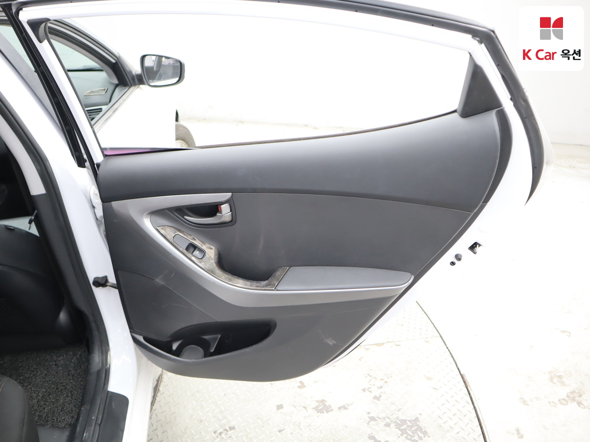 Hyundai Elantra 2015 - Image 26