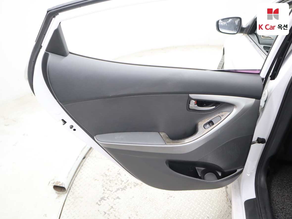 Hyundai Elantra 2015 - Image 22